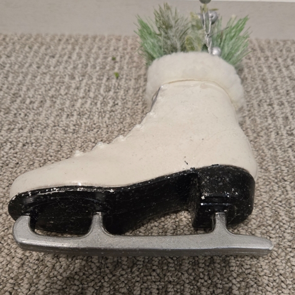 2 WHITE GLISTENING ICE SKATE CHRISTMAS HOLIDAY ORNAMENT W/WHITE FAUX FUR - Picture 6 of 8